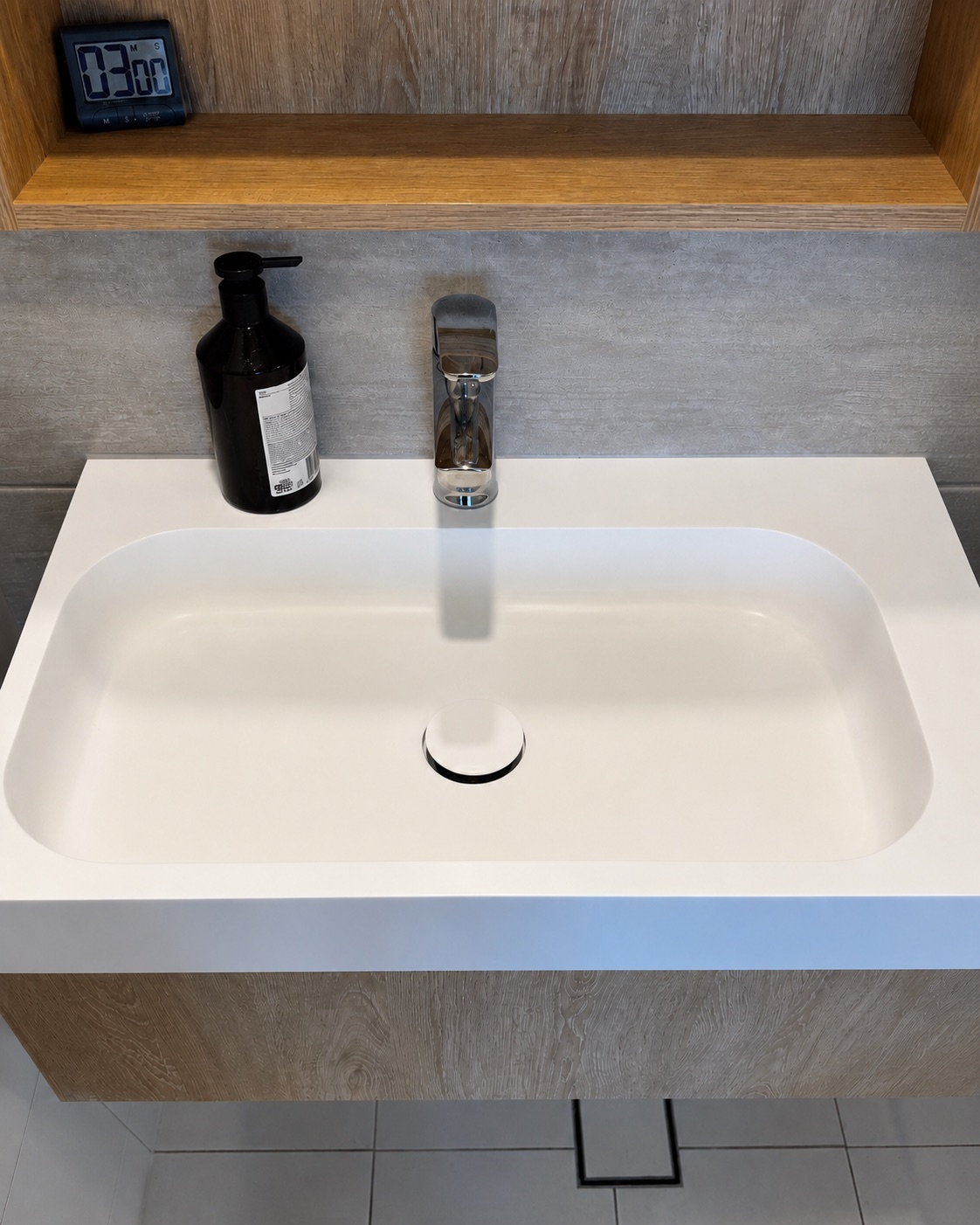 Clean bathroom vanity basin after Lumi Cleaning