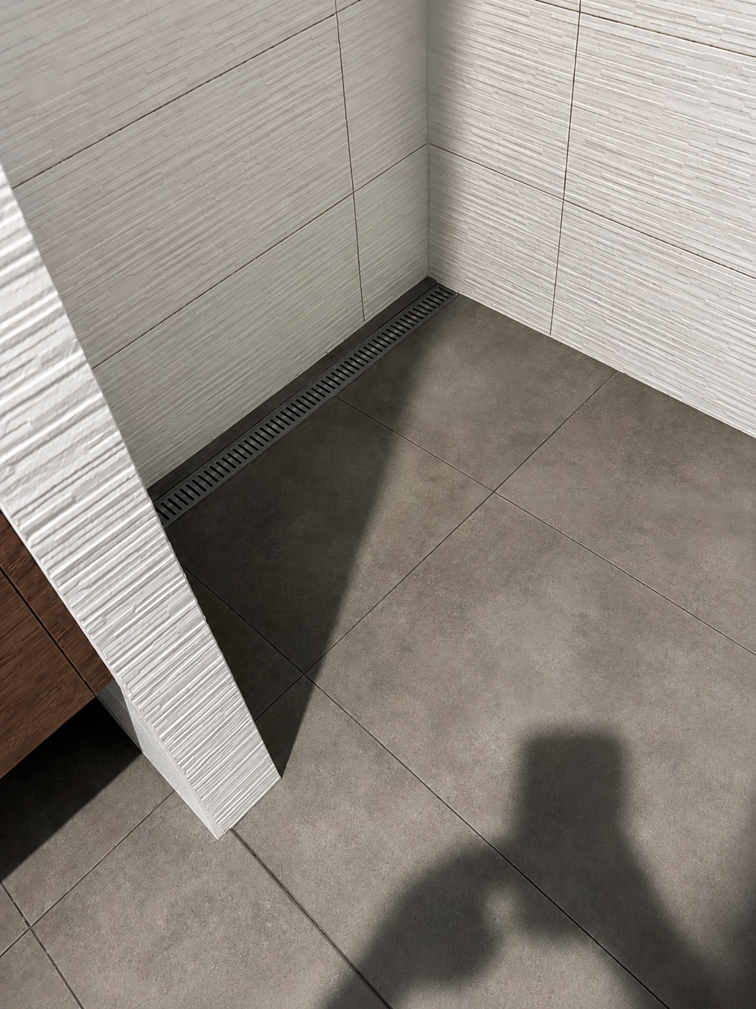 Clean shower floor after Lumi Cleaning